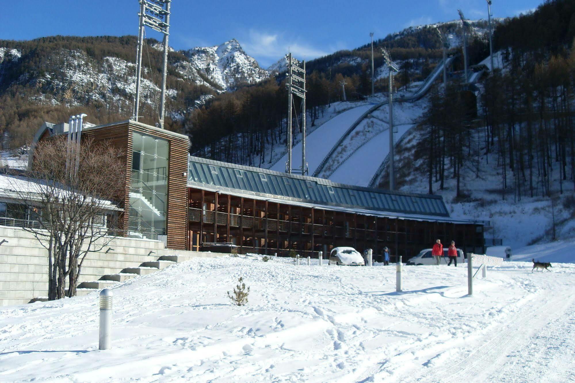 Pragelato Ski Jumping Hotel ปราเจลาโต ภายนอก รูปภาพ