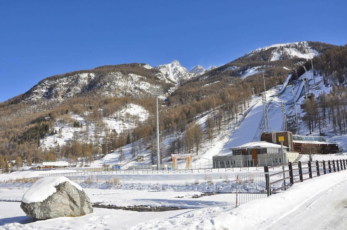 Pragelato Ski Jumping Hotel ปราเจลาโต ภายนอก รูปภาพ